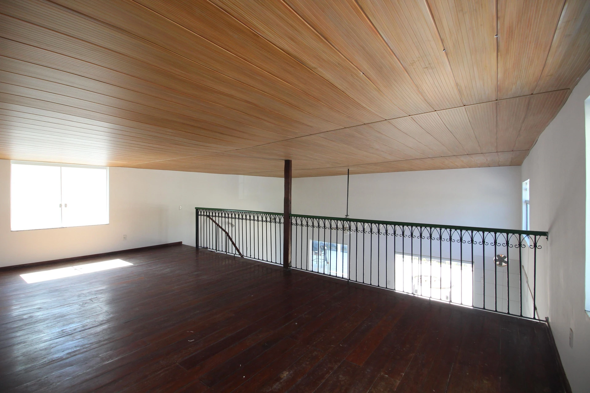 House with 4 bedrooms, 2 bathrooms and private garden — photo 37