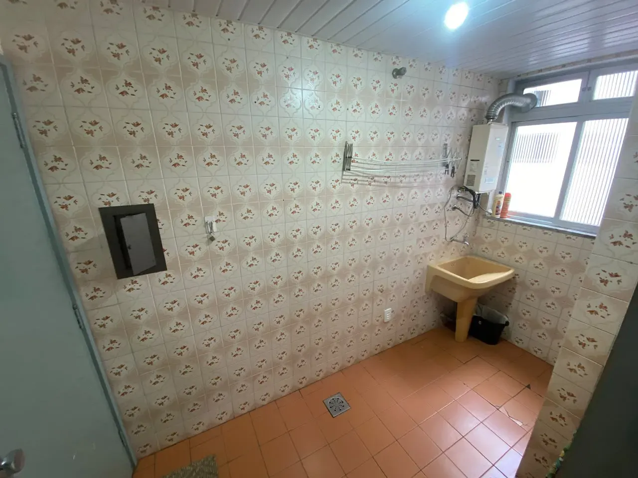 Apartment on the 7th floor with a glass-enclosed balcony — photo 12