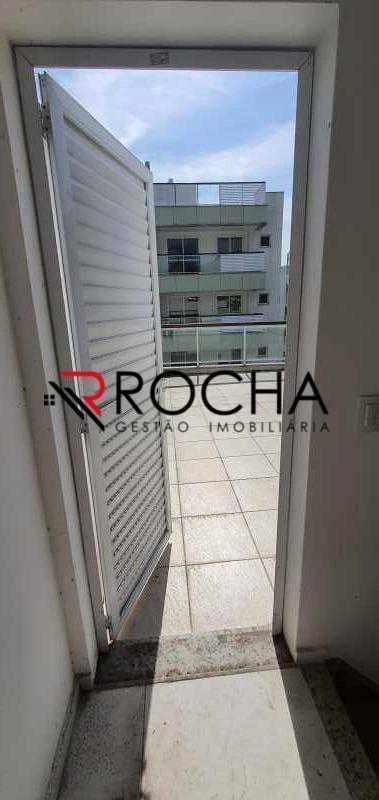 Furnished duplex penthouse with balcony and 3 en-suites — photo 13