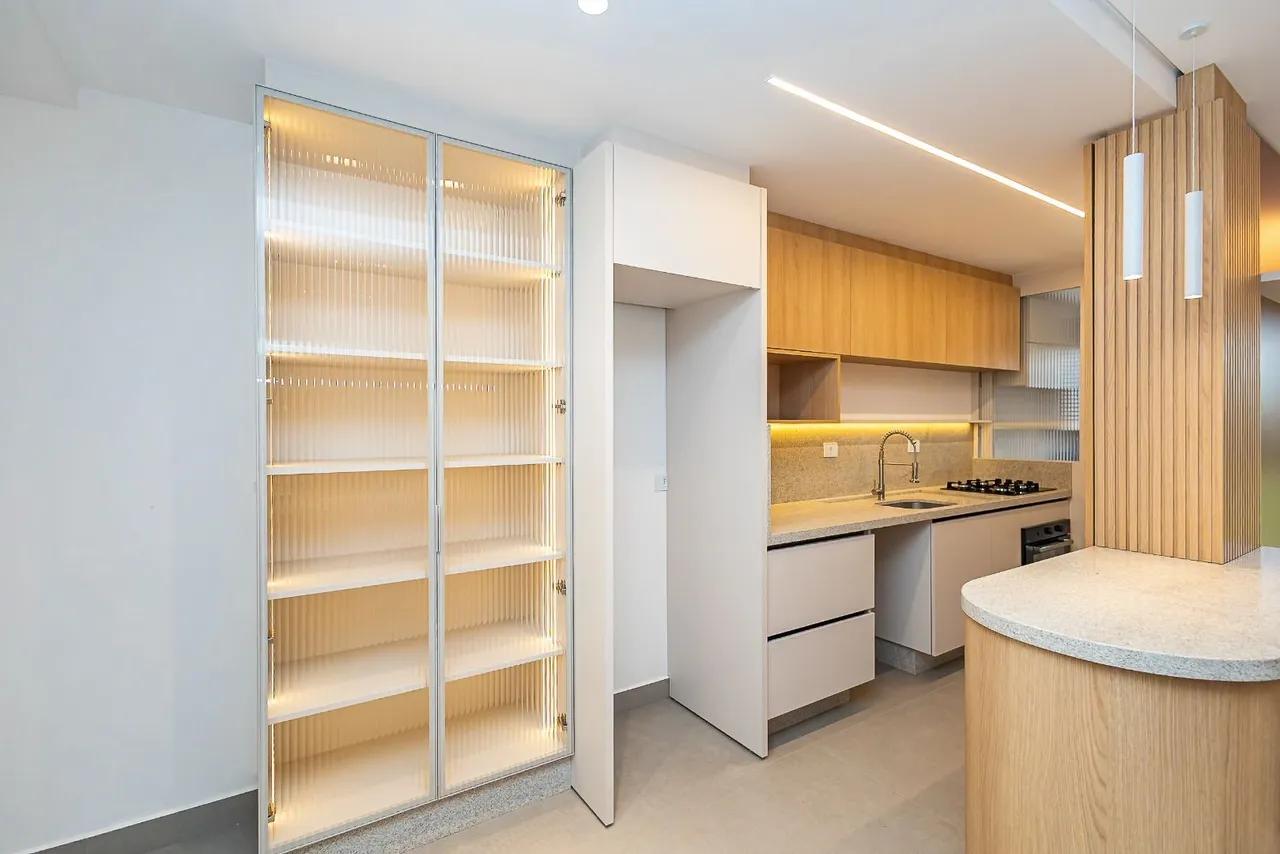 Apartment, 78 m², with a glass-enclosed balcony — photo 2