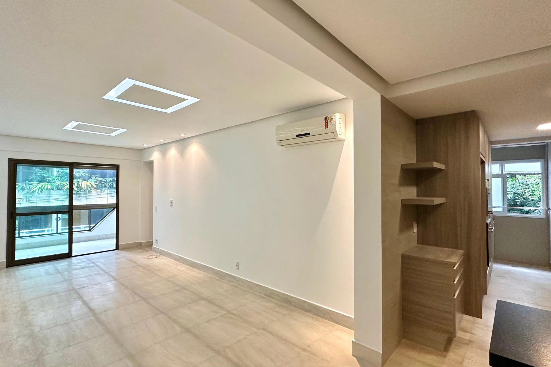 Unfurnished apartment with 2 suites and a balcony — photo 26