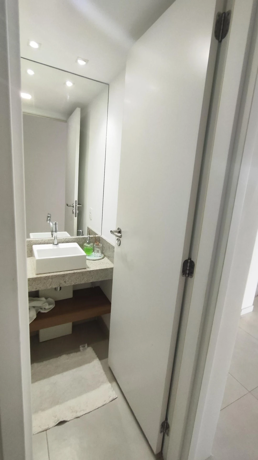 3-bedroom apartment with a glass-enclosed balcony — photo 23