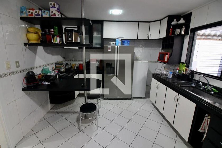 Furnished house, 260 m², with a bathtub — photo 22