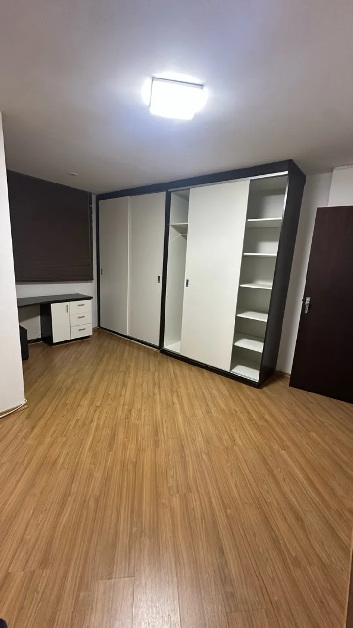 2-bedroom apartment with wood or laminate floors — photo 5
