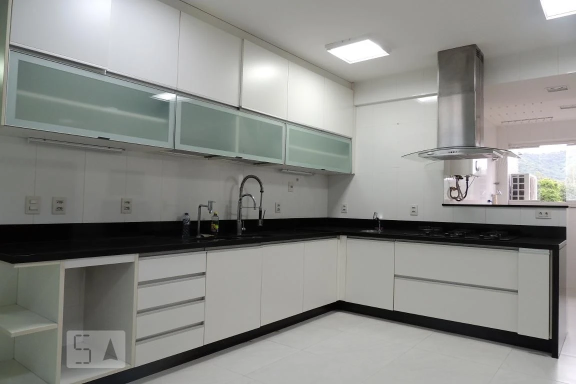 Apartamento de 4 quartos com janelas do piso ao teto — photo 11