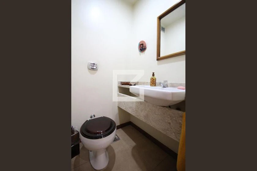 Glass-enclosed balcony in a 3-bedroom apartment, 122 m² — photo 6