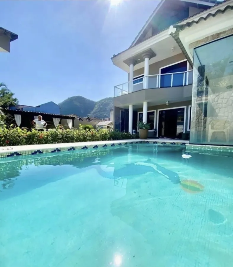 4-bedroom house with a mountain view — photo 8