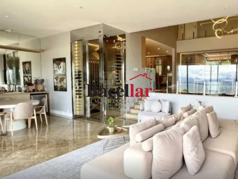 Floor-to-ceiling windows in a 5-bedroom house, 768 m² — photo 10