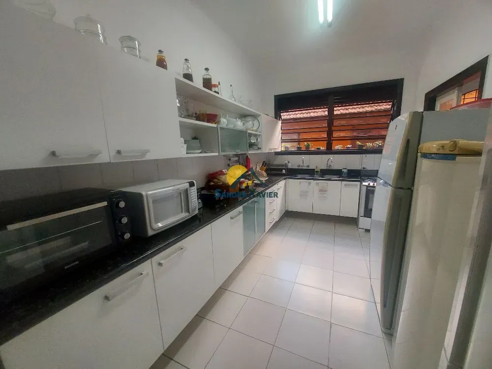 Furnished 700 m² house with 4 bedrooms and 2 en-suites — photo 2