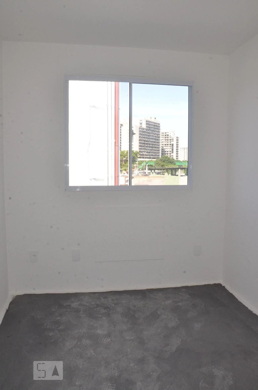 Balcony with a grill in a 2-bedroom apartment, 45 m² — photo 7