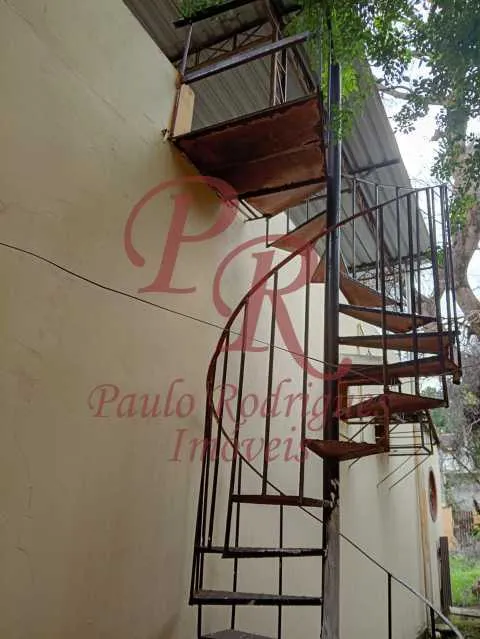 Balcony with a grill in a 2-bedroom house, 90 m² — photo 3