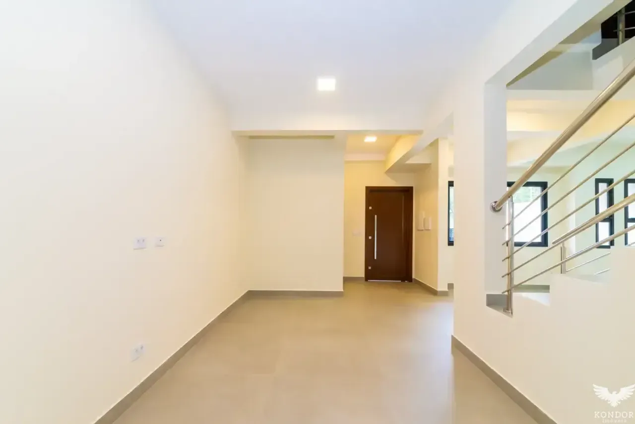 Unfurnished 230 m² house with 3 bedrooms and 2 parking spots — photo 10