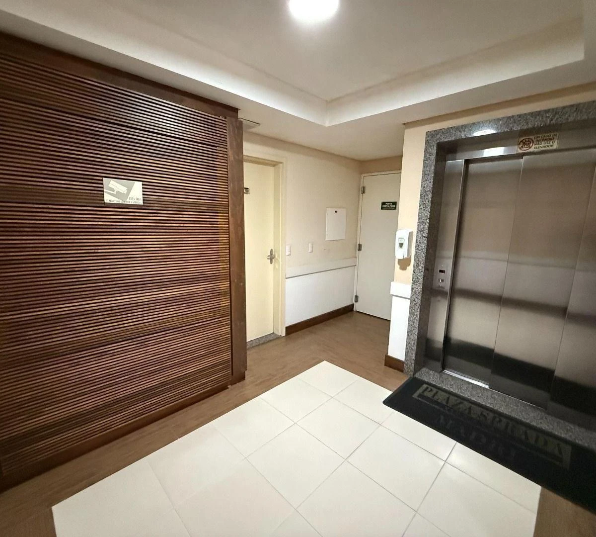 Wood or laminate floors in a 3-bedroom apartment, 65 m² — photo 14