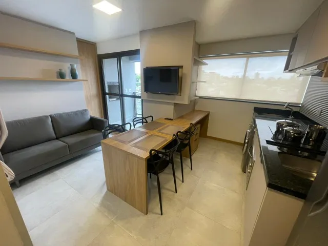 Estudio amueblado con cocina abierta a gas y balcón — photo 7