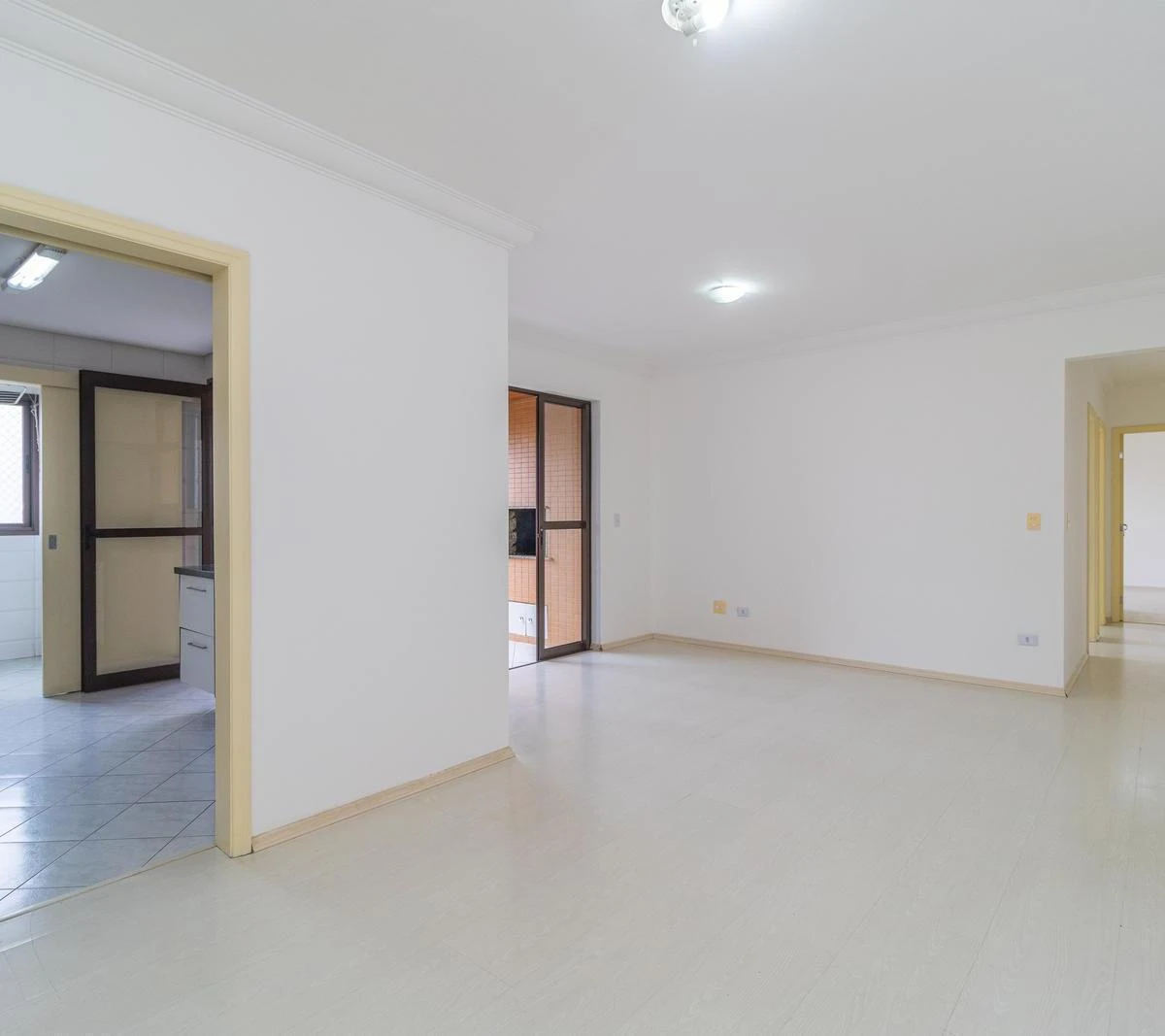 3-bedroom apartment with a grill on the balcony — photo 23