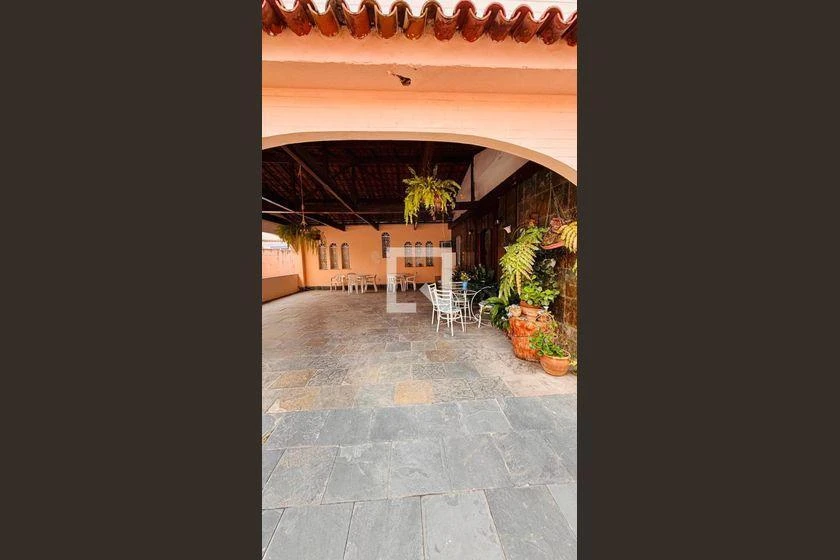 608 m² house with 7 bedrooms and 3 en-suites — photo 23