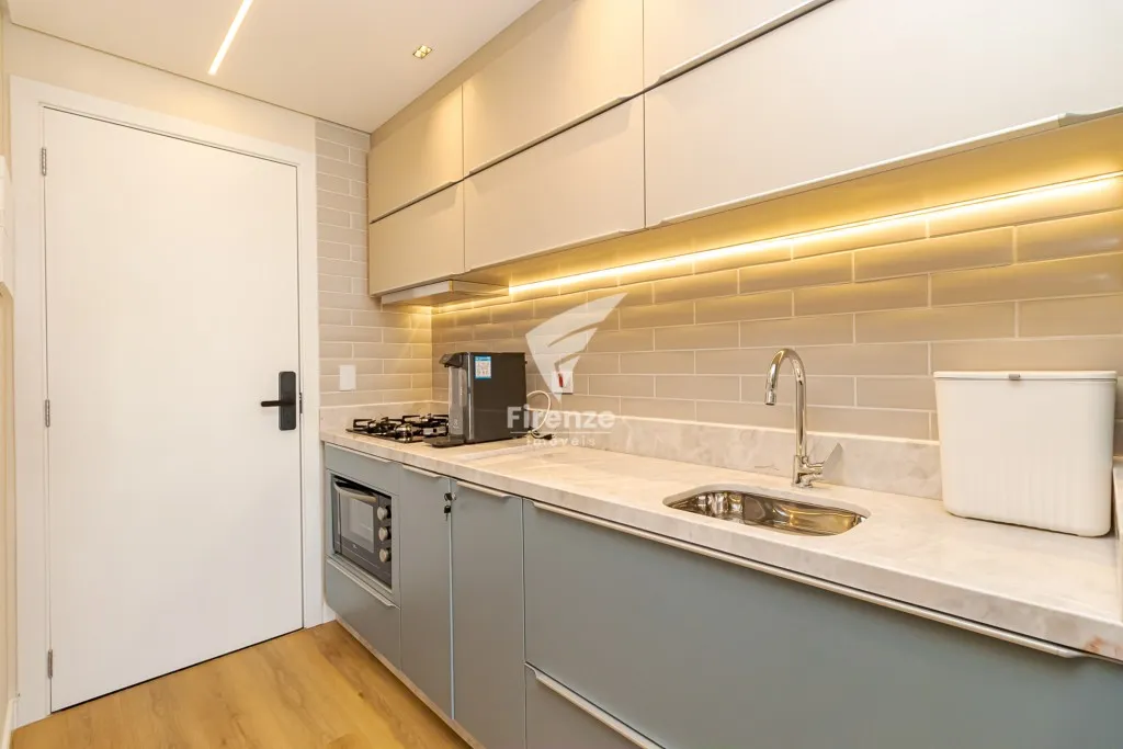 Apartamento mobiliado com cozinha integrada e varanda fechada — photo 4