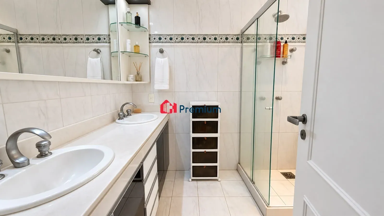 Washing machine in a 5-bedroom house, 350 m² — photo 27