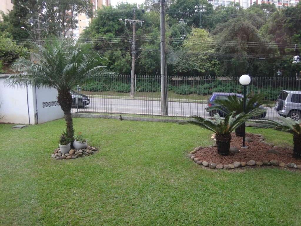 2-bedroom apartment with wood or laminate floors in Curitiba — photo 15