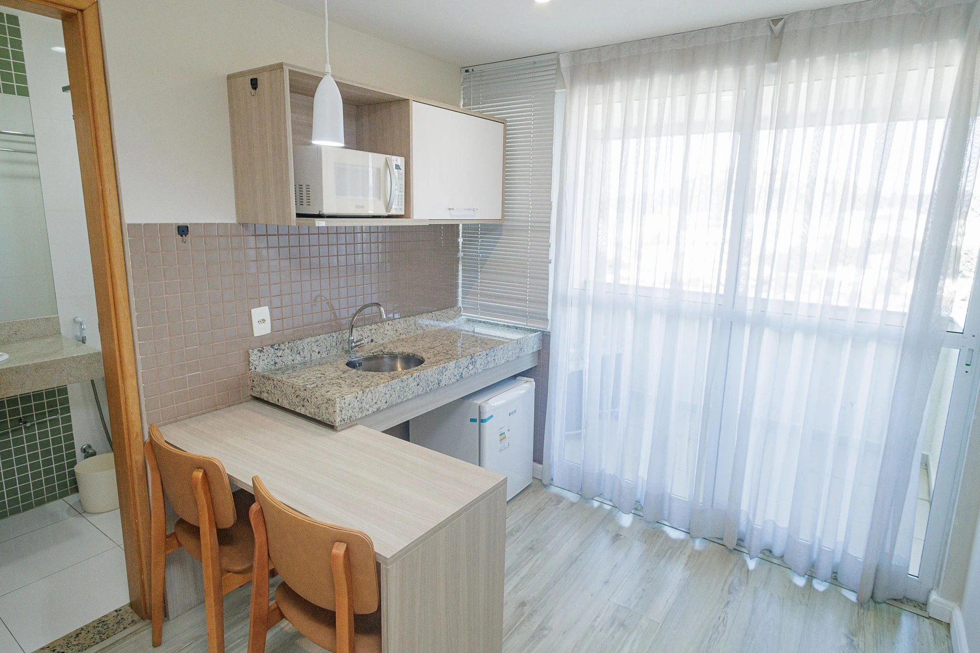 Меблированная квартира с балконом и 1 спальней — photo 4