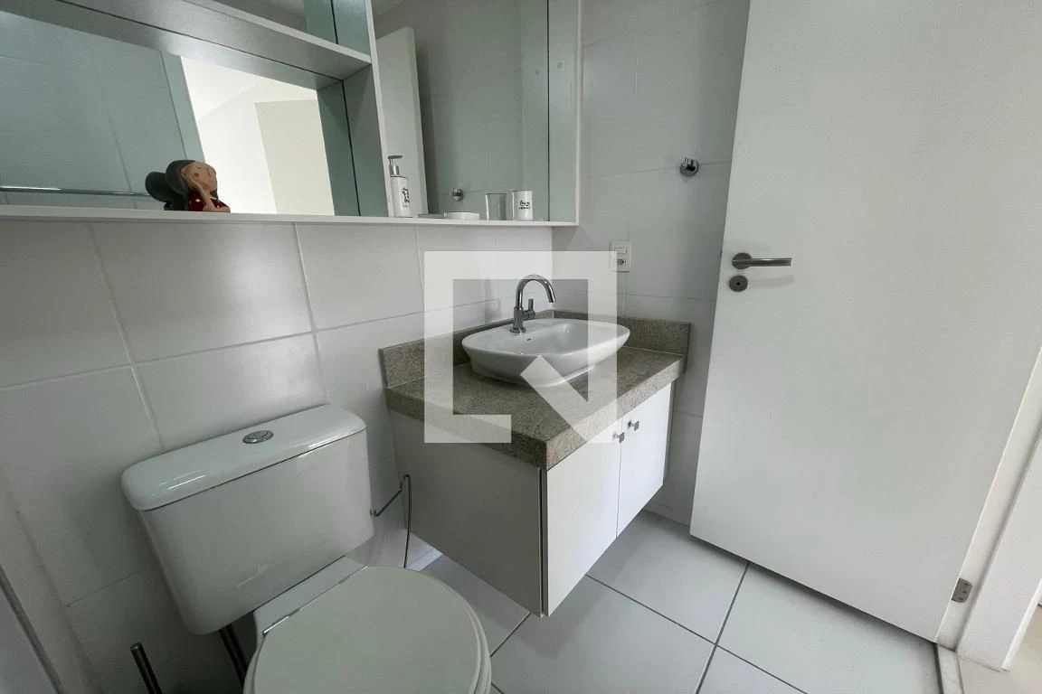 Furnished 2-bedroom apartment with balcony — photo 40