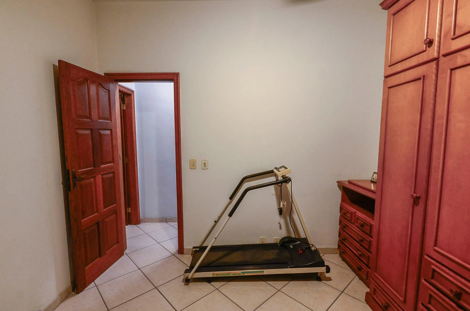 Furnished 2-bedroom apartment with a gas stove — photo 23