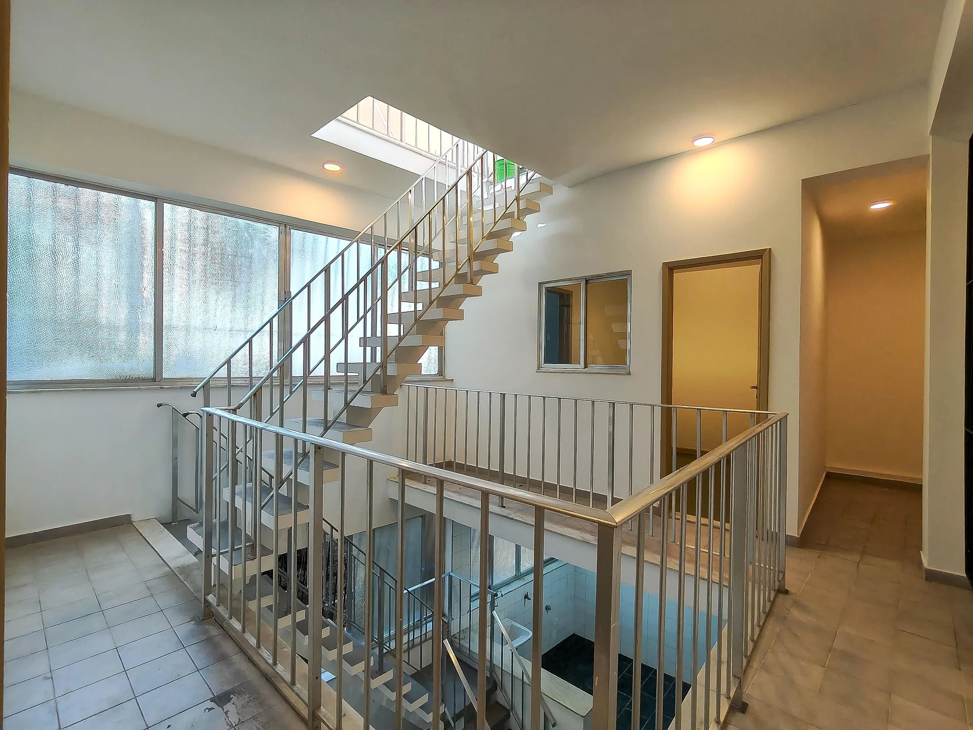 House for rent with 5 bedrooms and 8 bathrooms — photo 55