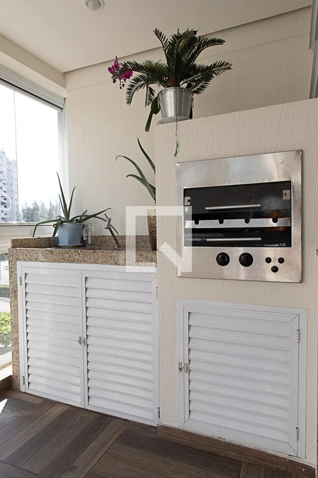 Apartment with 3 bedrooms, balcony and private BBQ — photo 30