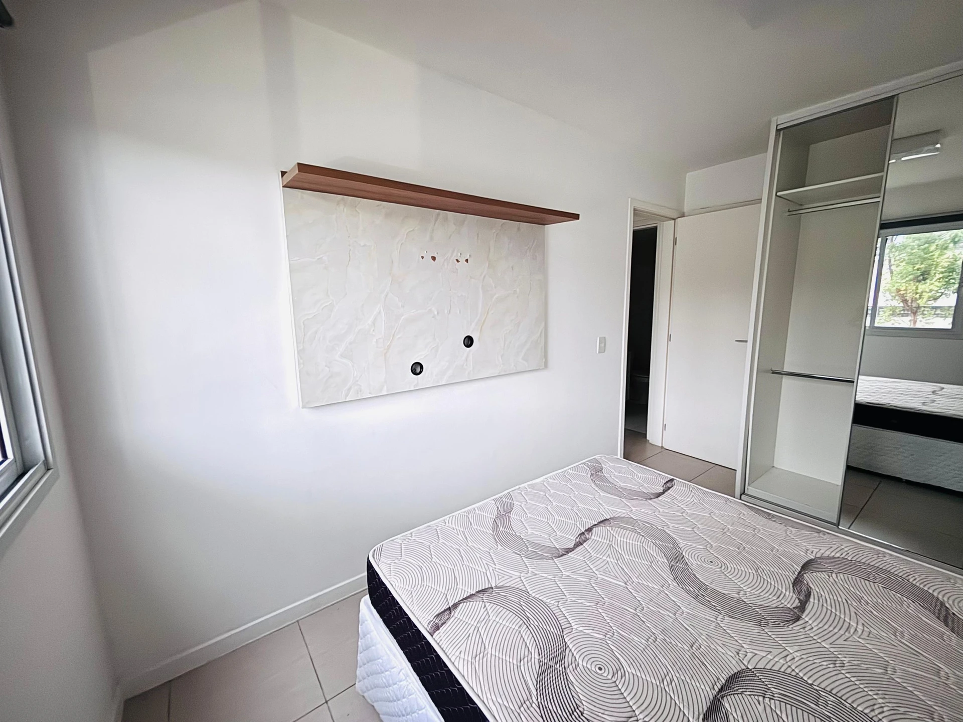 Furnished 2-bedroom apartment with separate kitchen — photo 6
