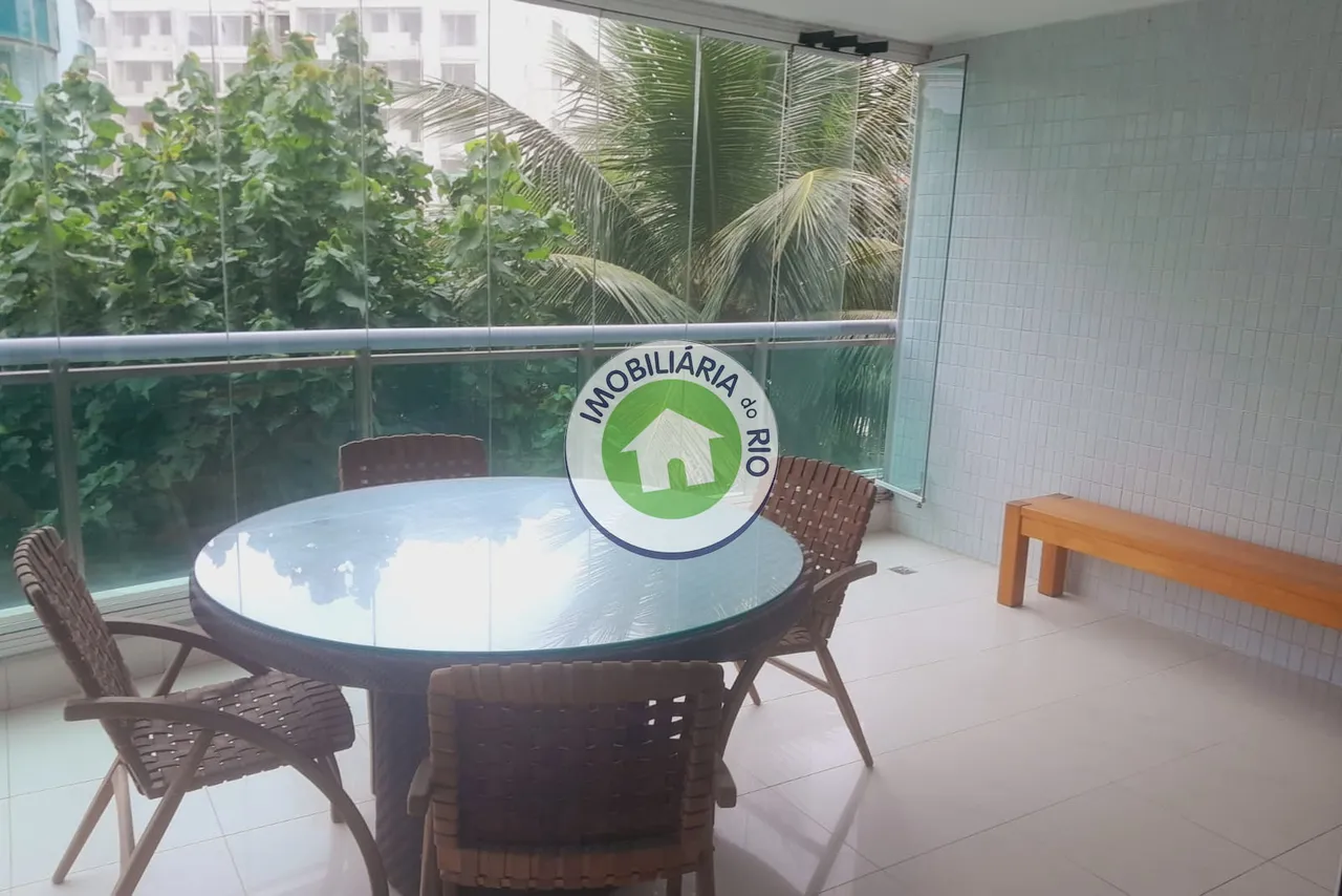 Apartment with 4 suites and a glass-enclosed balcony — photo 10