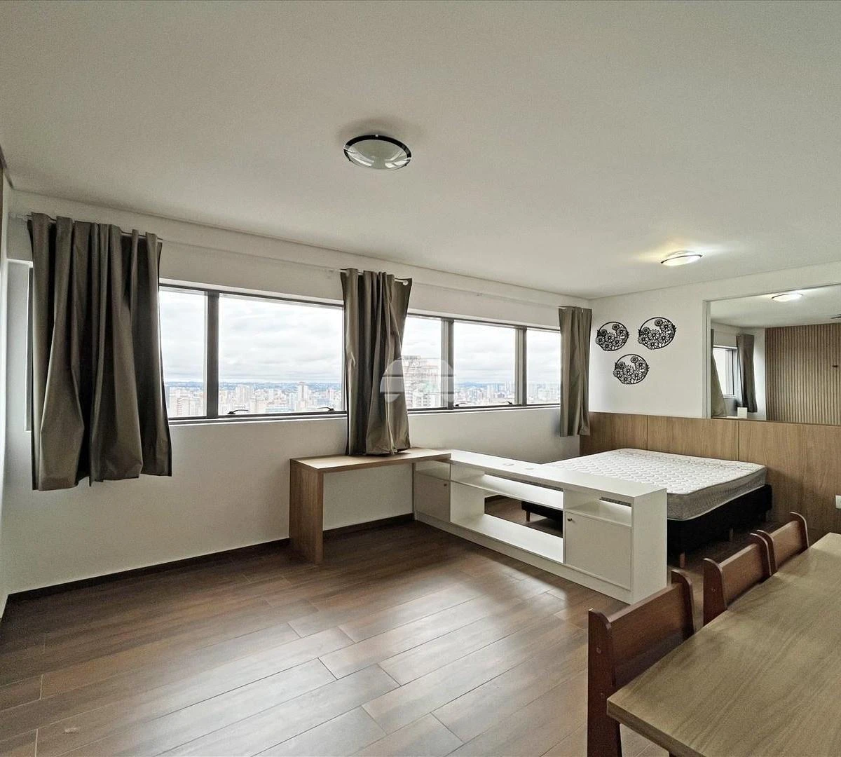 One-bedroom apartment with a home office in Curitiba