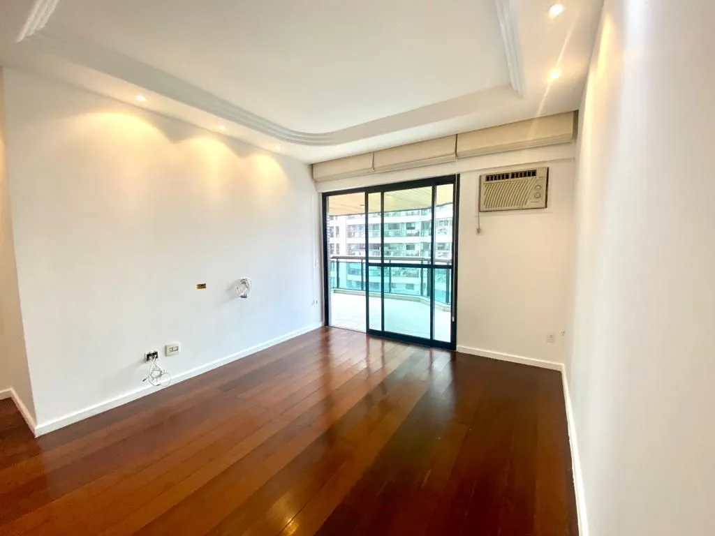 Apartment on the 13th floor with a bathtub — photo 18