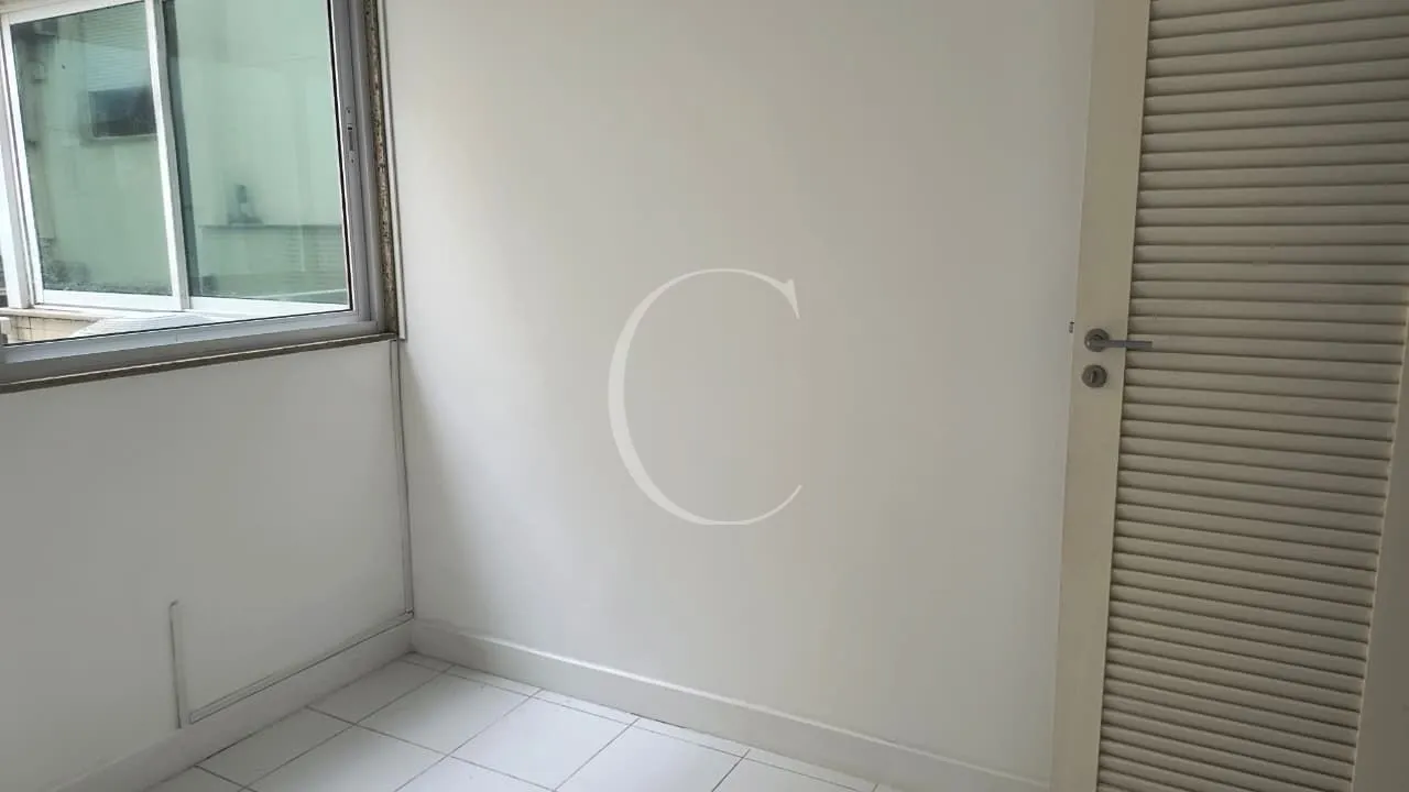 198 m² apartment with 4 bedrooms and enclosed balcony — photo 17