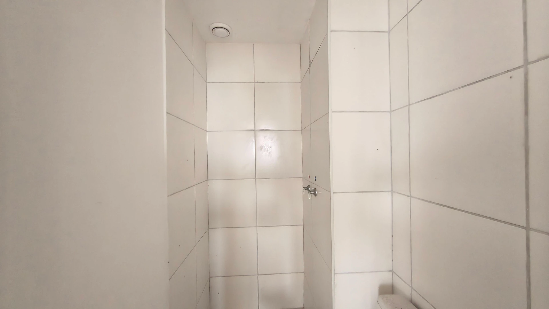 2-bedroom apartment in a building with a gym — photo 24