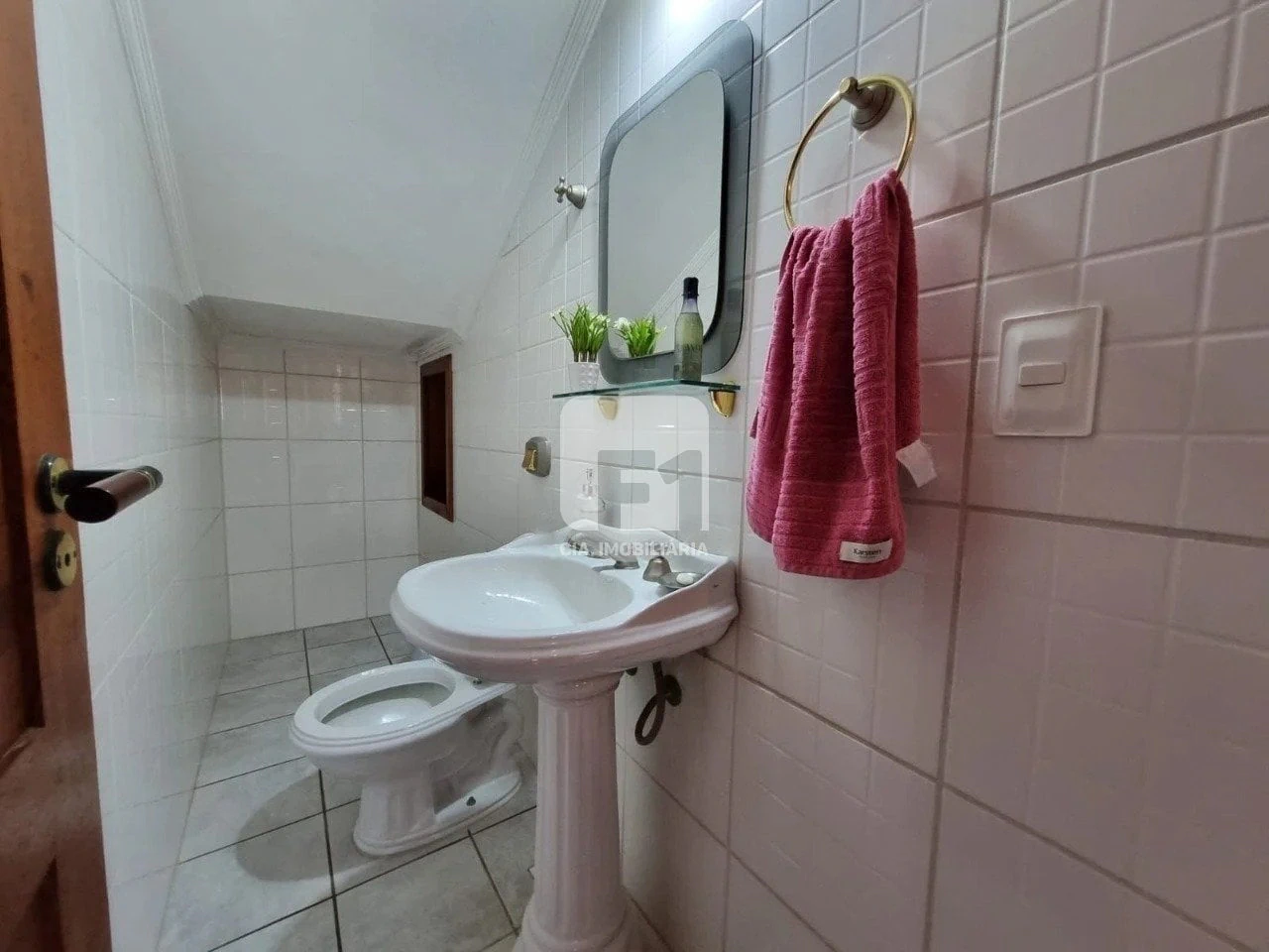 Casa de 5 dormitorios con balcón cerrado con vidrio — photo 10
