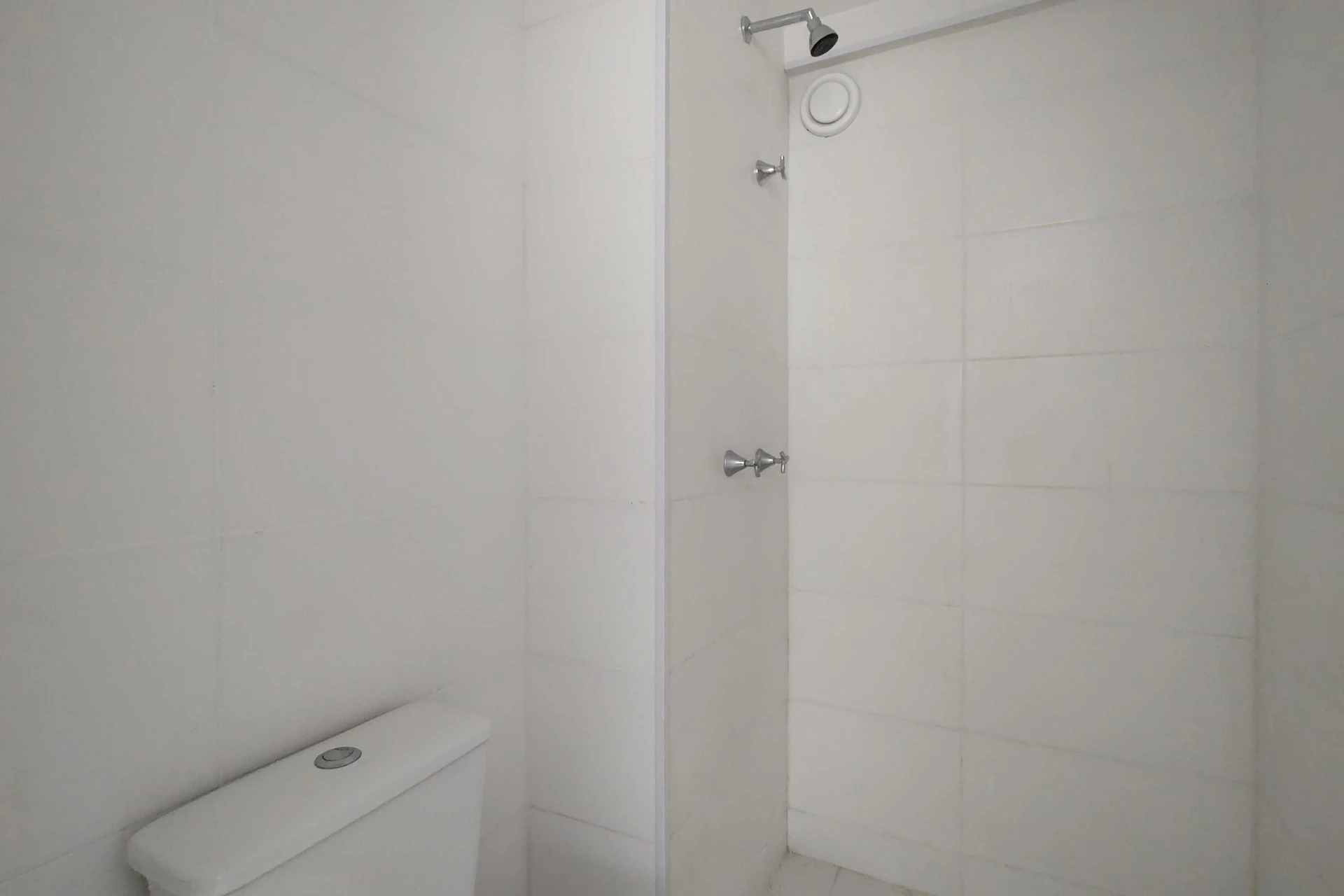 1-bedroom apartment with an open-plan kitchen and parking — photo 30