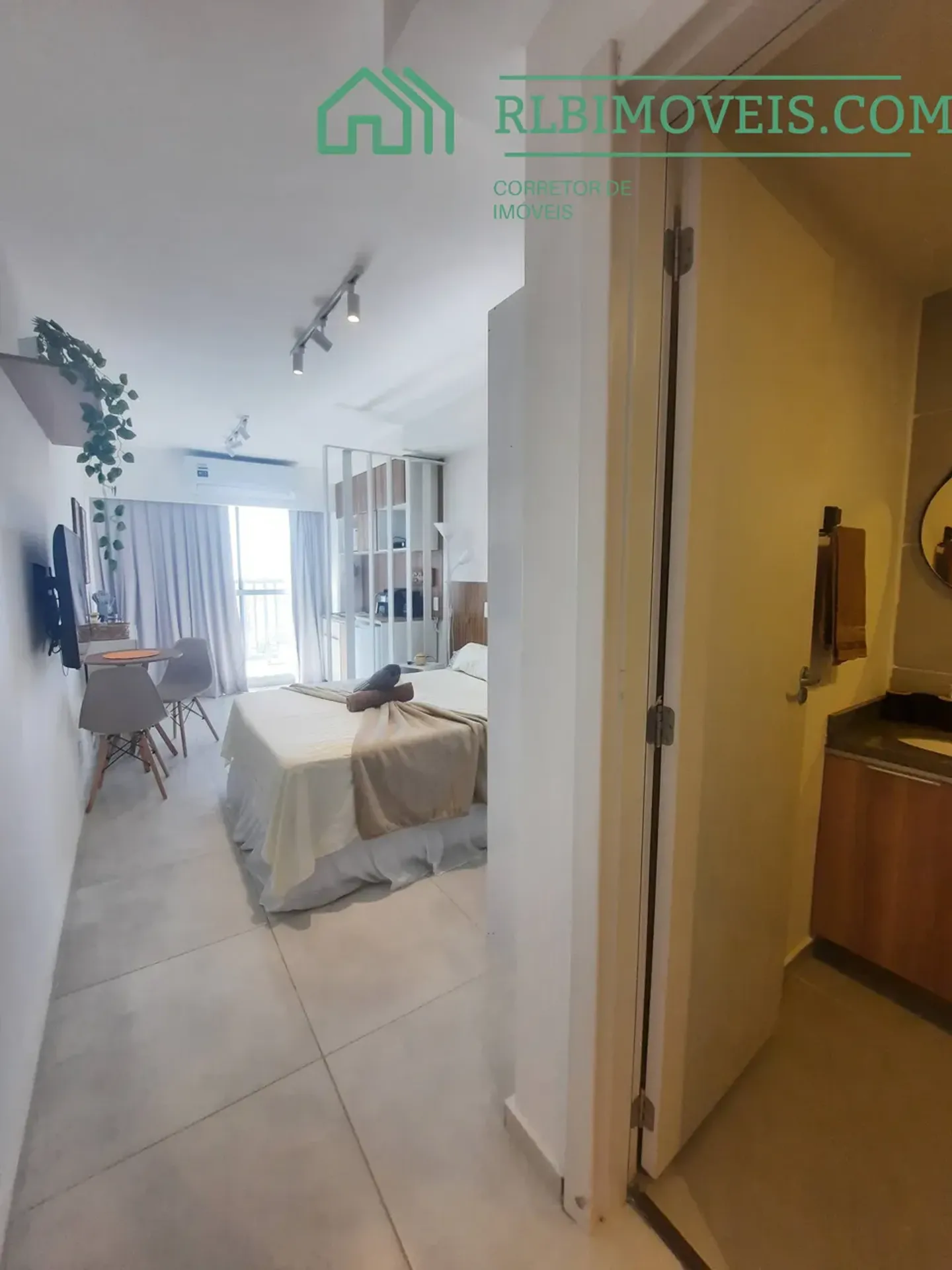 1-bedroom apartment with air conditioning and microwave — photo 4