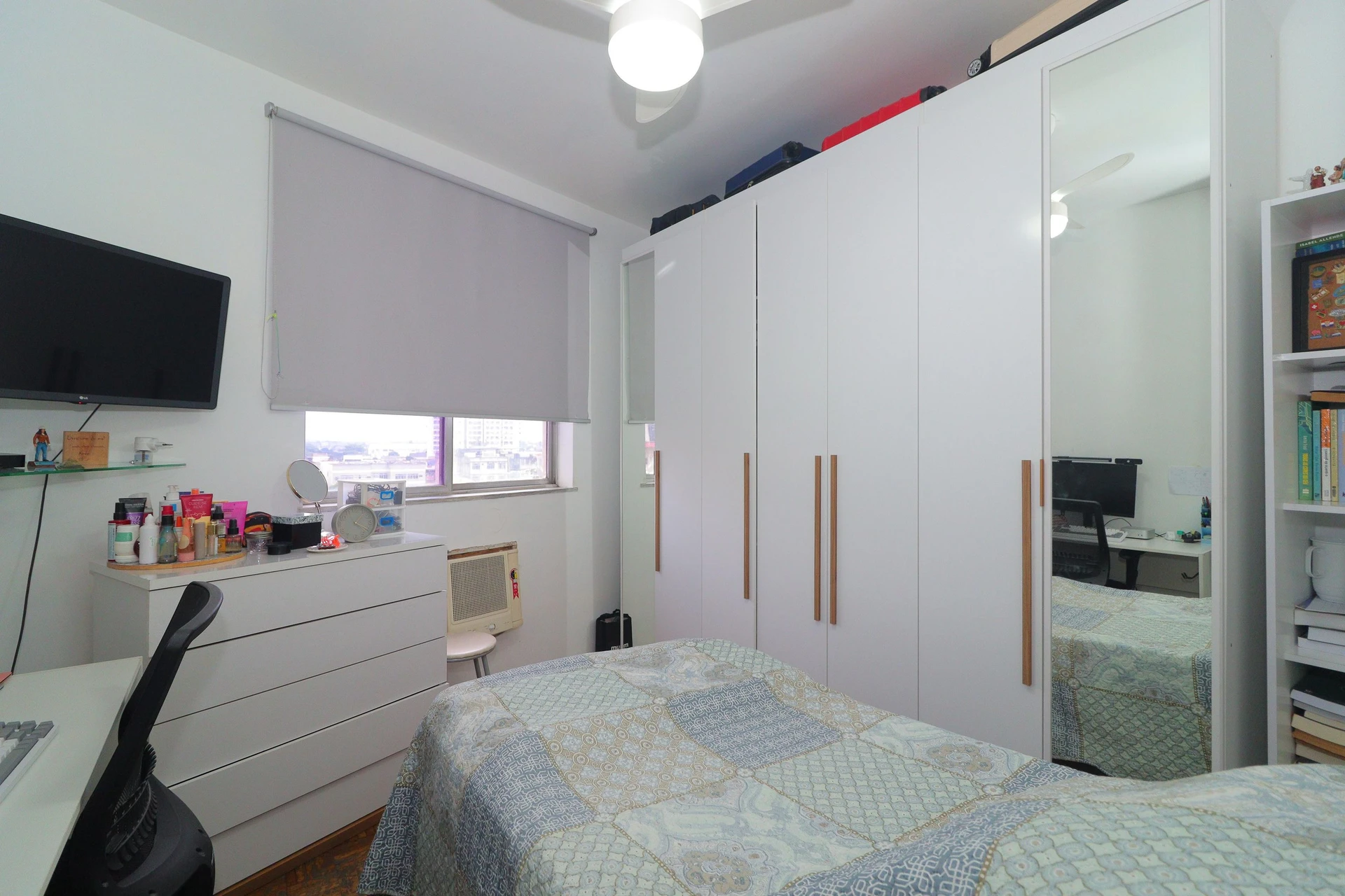 Furnished 3-bedroom apartment with balcony — photo 4
