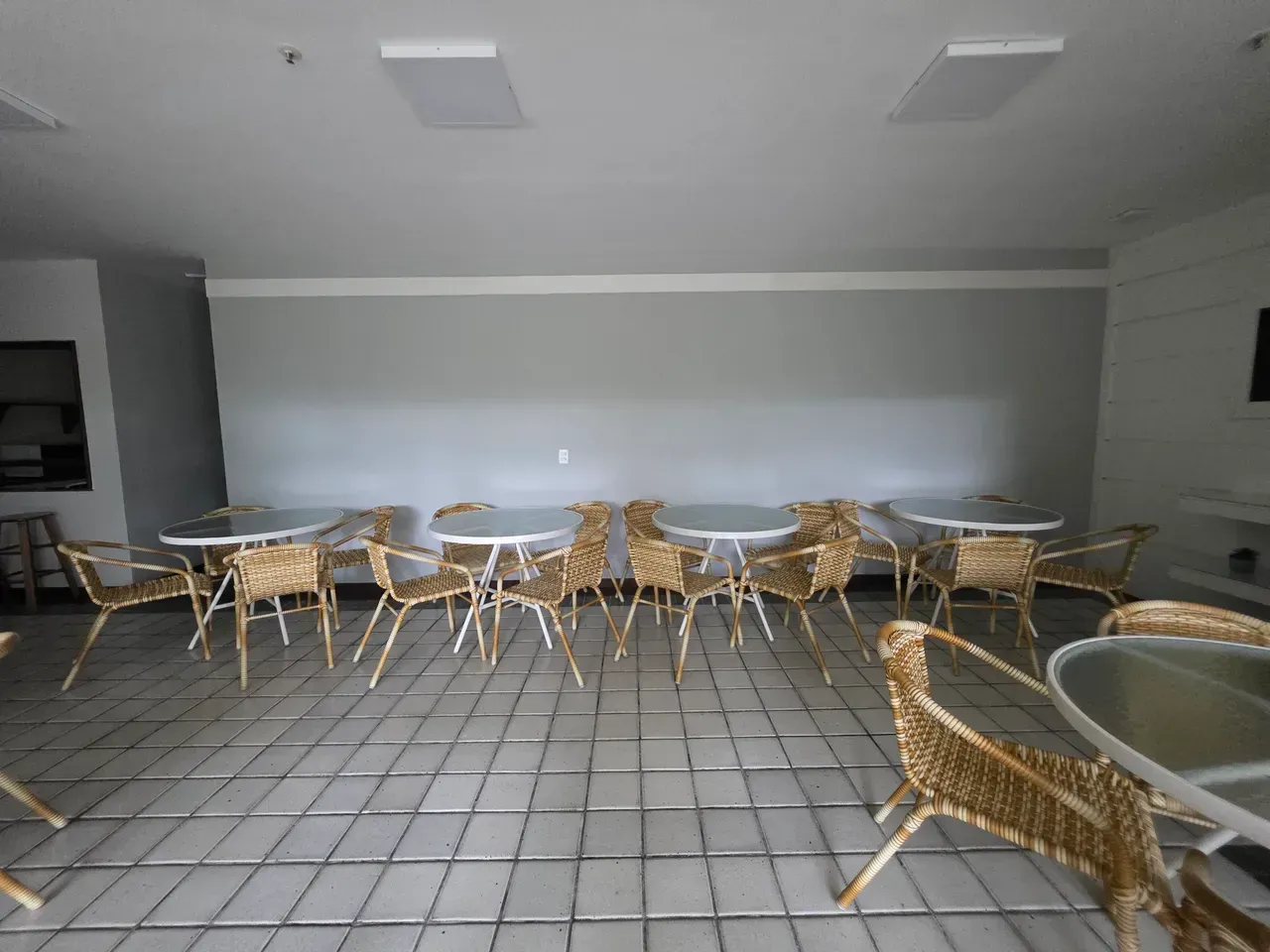 Furnished 2-bedroom apartment with 3 bathrooms — photo 34
