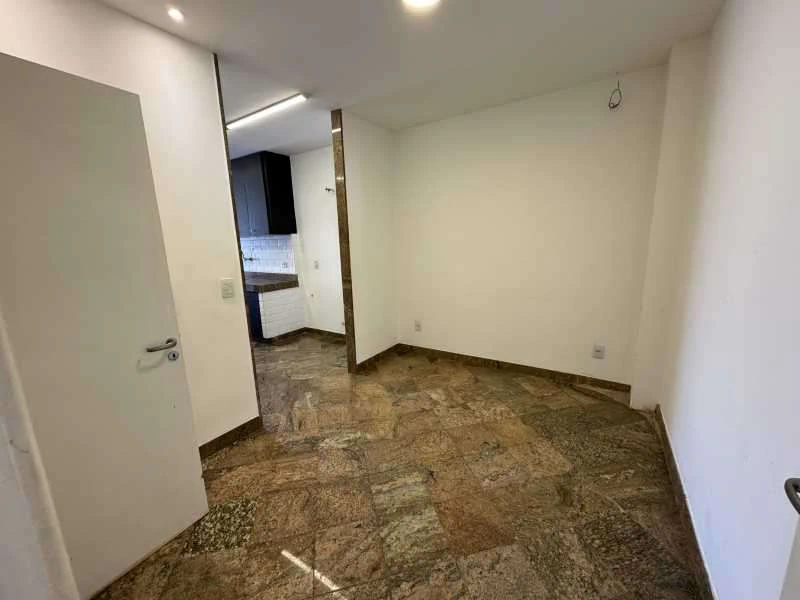 250 m² apartment with 4 bedrooms, 5 bathrooms and 3 parking — photo 29