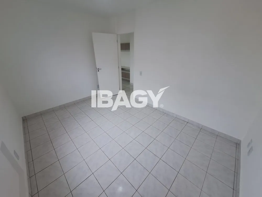Apartamento de 2 dormitorios con balcón cerrado — photo 6