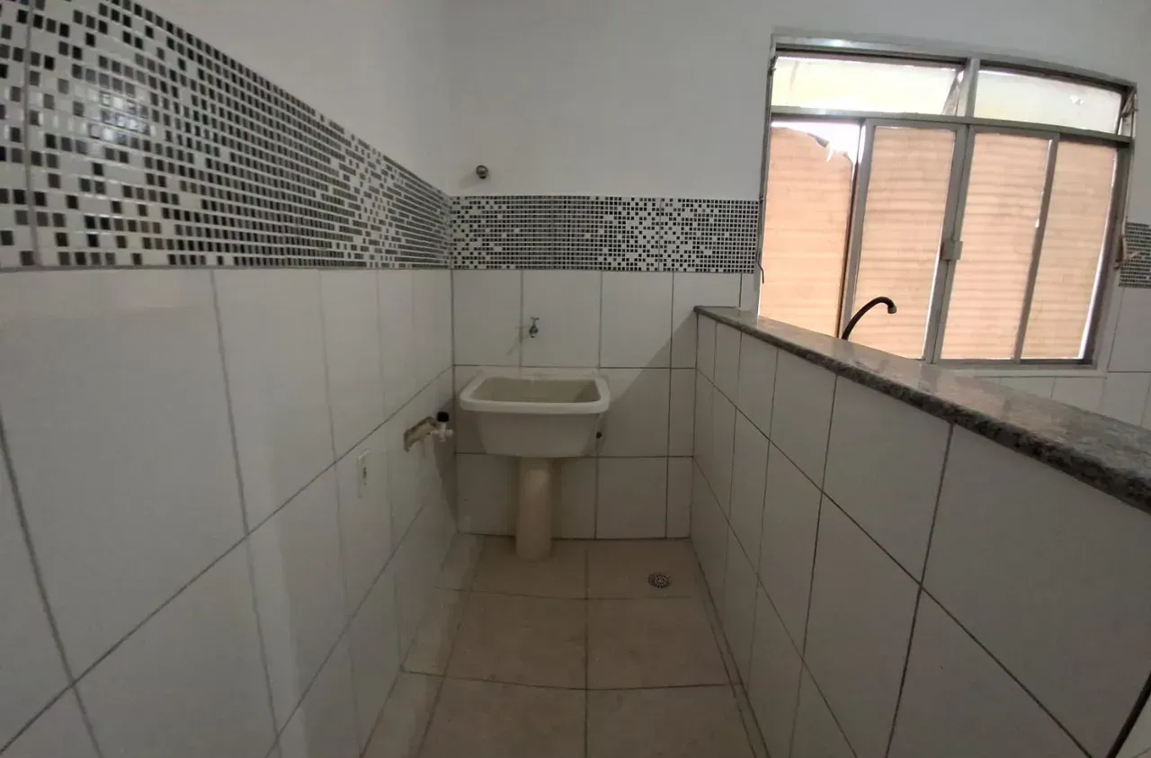 2-bedroom apartment with 1 bathroom, no parking — photo 6