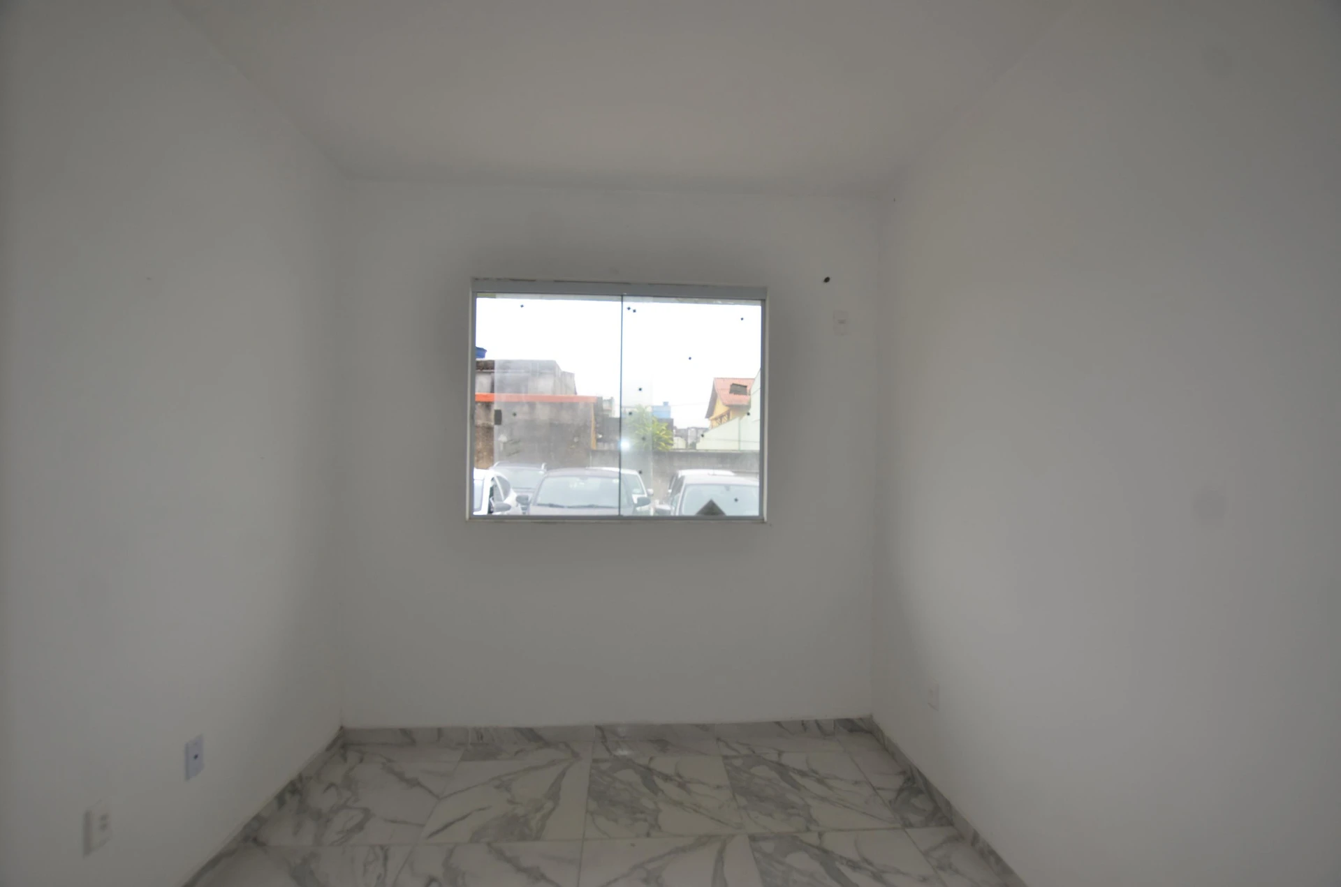 2-bedroom house with a bathtub — photo 22