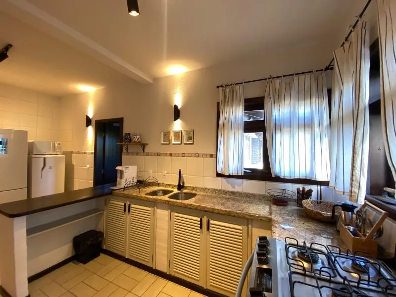 Casa de 4 dormitorios con balcón gourmet en Florianópolis — photo 18