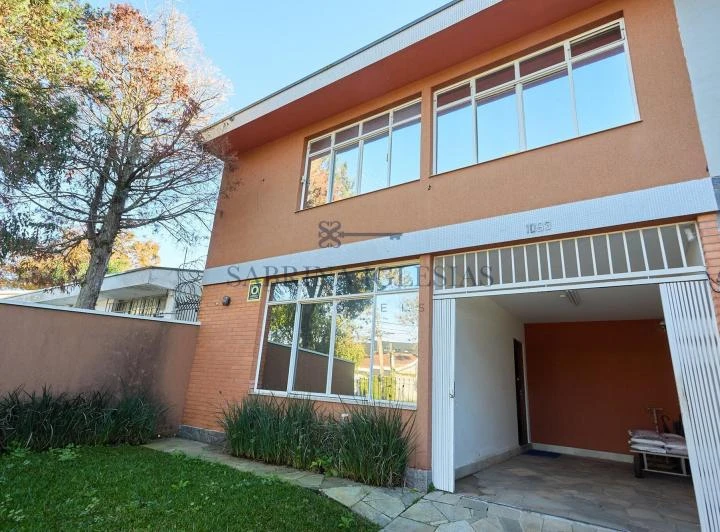 Unfurnished house with 6 bedrooms, 3 baths and 138 m²