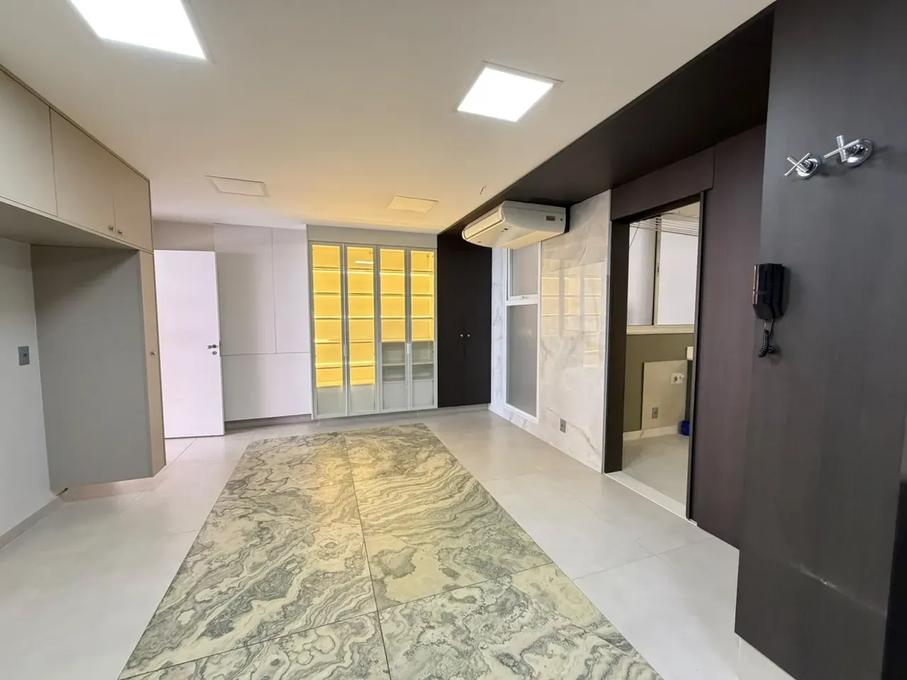 Apartamento de 465 m² com vista para a água e banheira — photo 23