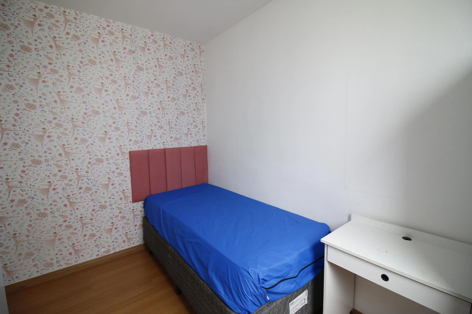 2-bedroom apartment in a building with a gym — photo 22