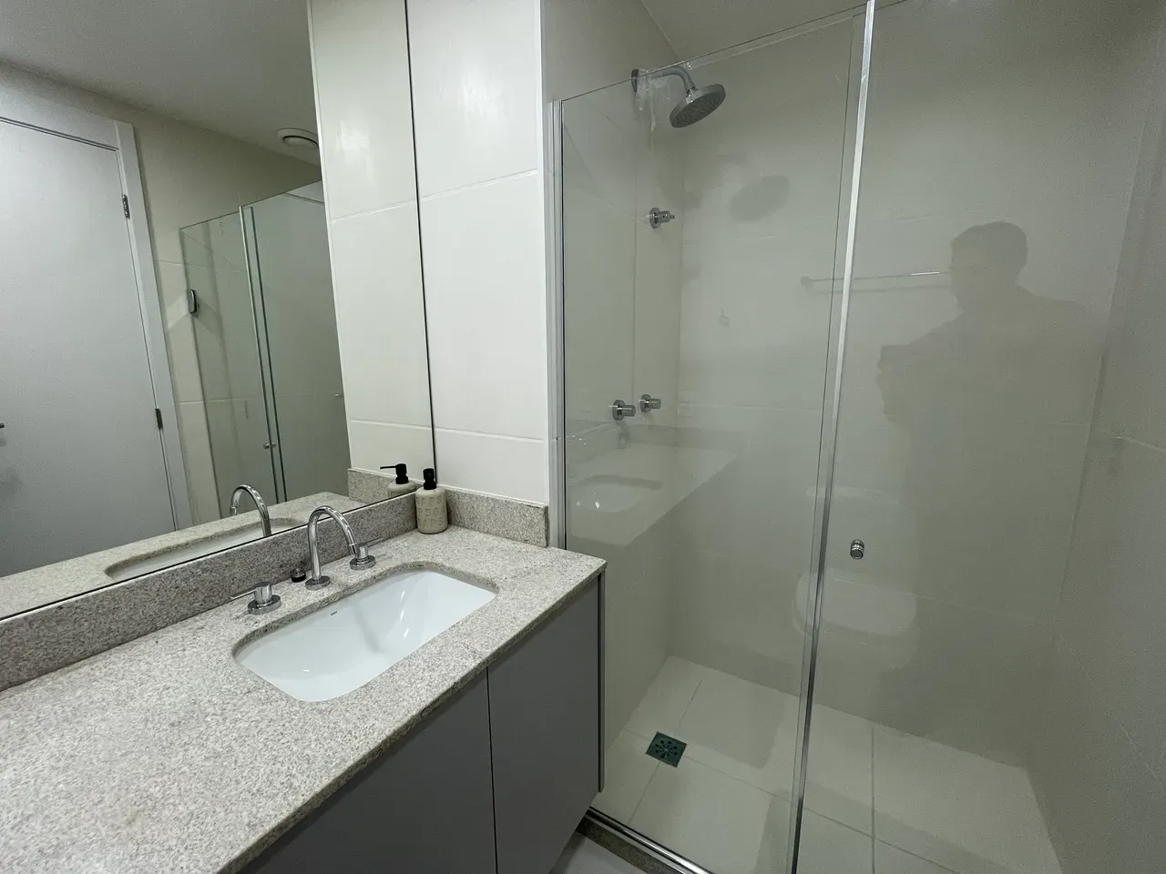 Furnished 151 m² apartment with 3 en-suite bedrooms and 2 parking — photo 24