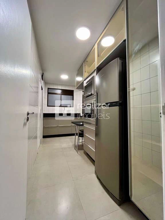 3-bedroom apartment with suite and laundry area — photo 2