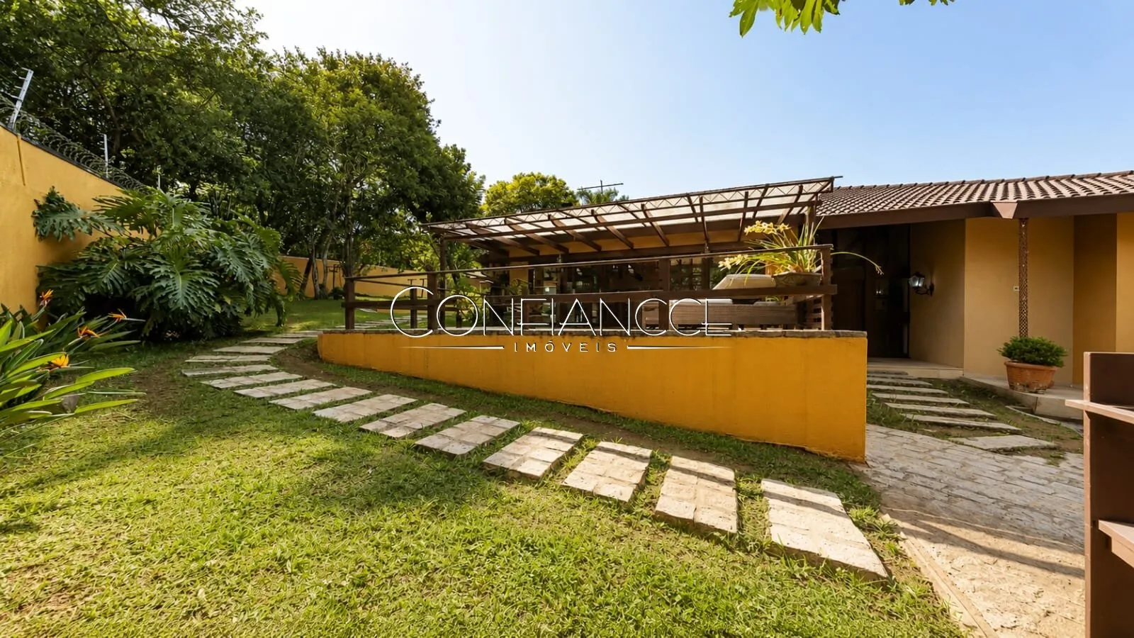 House with 4 en-suite bedrooms and private garden — photo 22